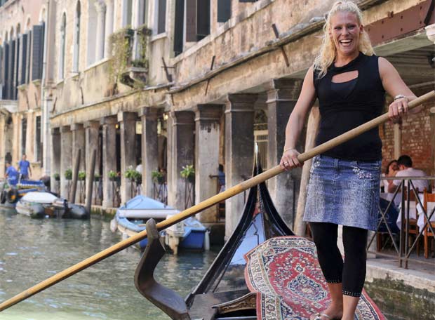 Première femme gondolière à Venise