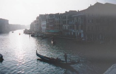 Le Grand canal dans la brume