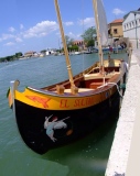 En barque dans la lagune de Venise
