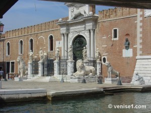 Lions de l'Arsenal et Lions de Corto Maltese