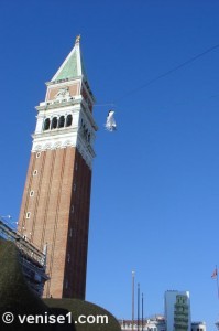 vol de la colombina au carnaval de venise