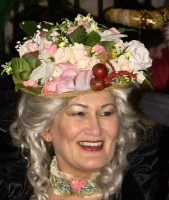 Une costumée épanouie au carnaval de venise