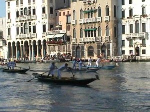 Course des jeunes de la Regata storica à Venise