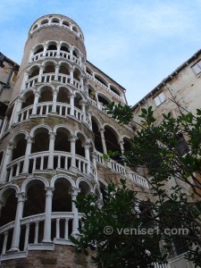 escalier du Bovolo à Venise