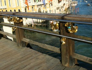 Cadenas d'amour à Venise
