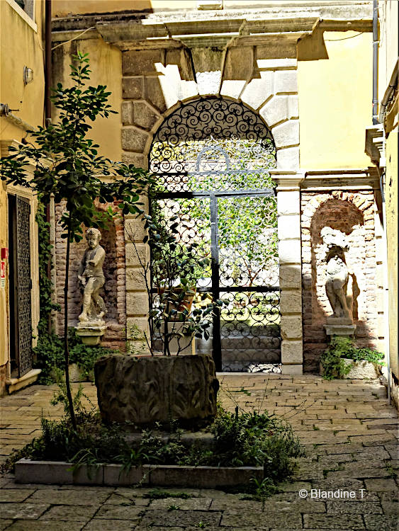 Grille fer forgé du palais Minotto à Venise