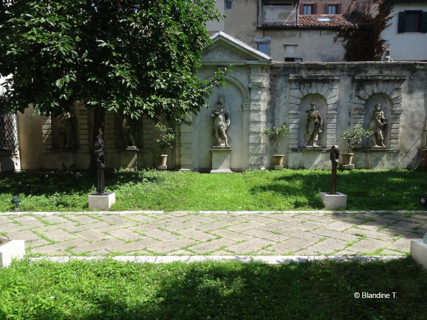 jardin du palais Sorenzo-Cappello à Venise