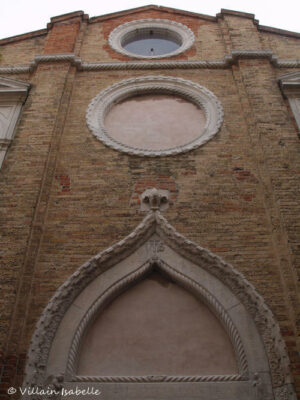 The glass Cathedral ex-église Santa Chiara