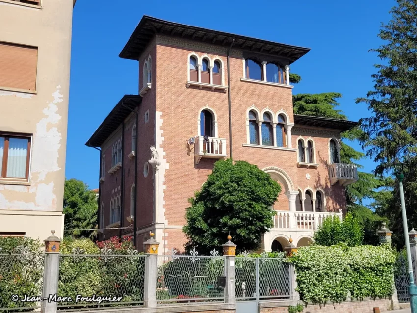Villa Romanelli parmi les villas Liberty du Lido