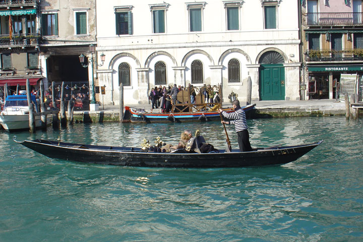 Tour en gondole avec commentaires en français à Venise