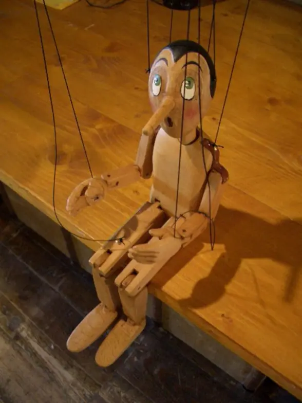 Marionnette d'art à Venise Pinocchio nu